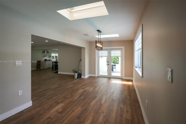 Building Photo - 19450 SW 125th Ave