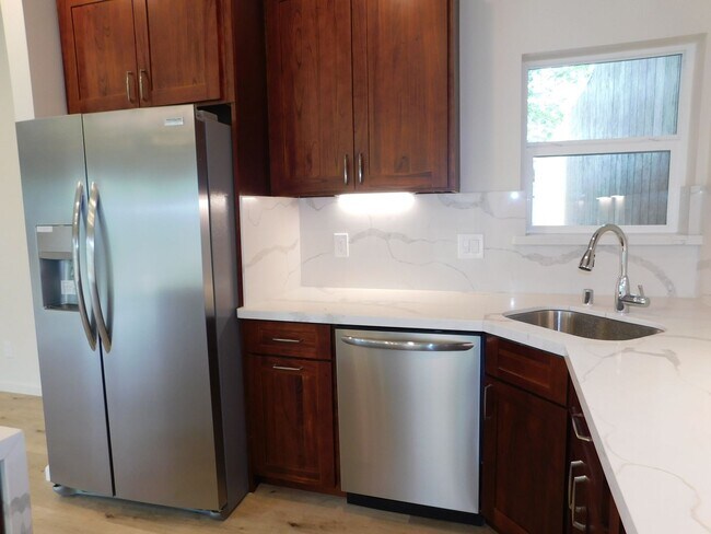 Building Photo - Kailua home on Kawainui canal, paddlers paradise, pet friendly