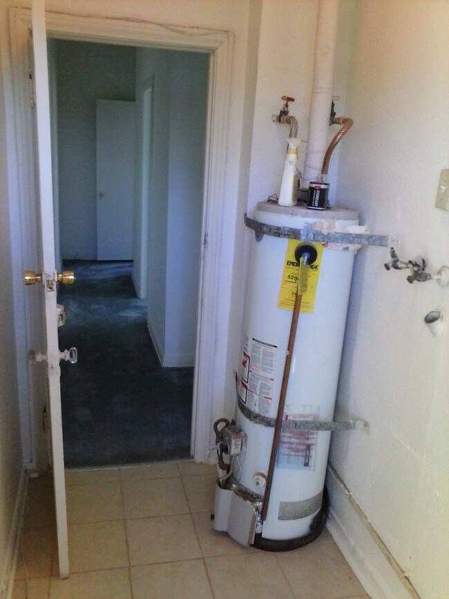 Building Photo - 2021 S Rimpau Blvd