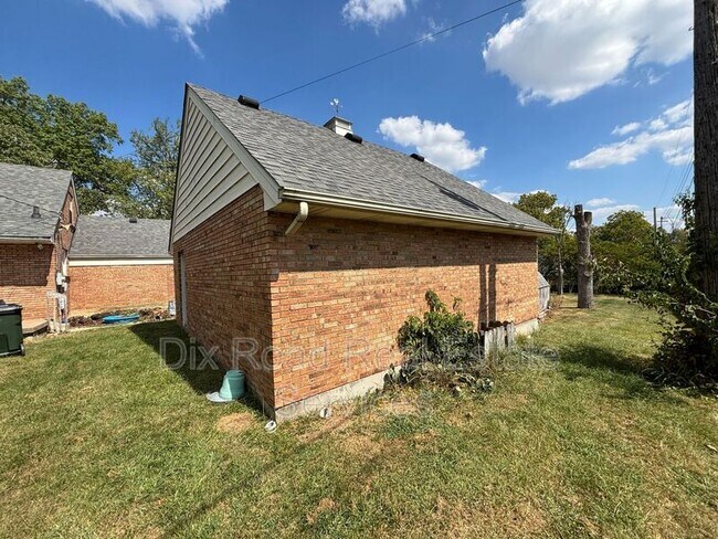 Building Photo - 1113 James Rd