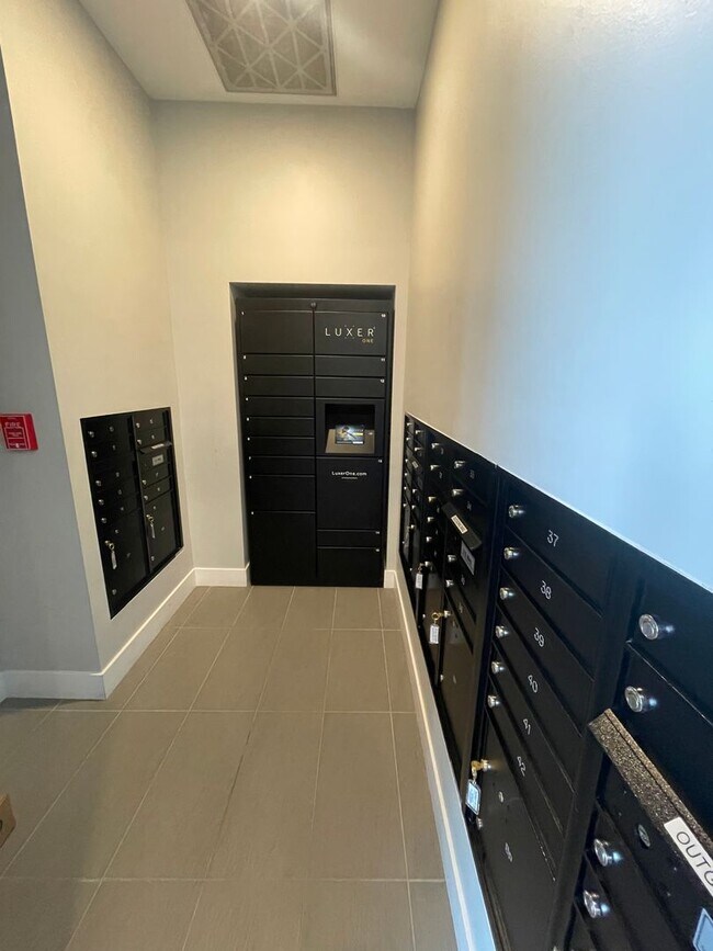 Building Photo - Stylish-Sophisticated-LoHi Living on the "...