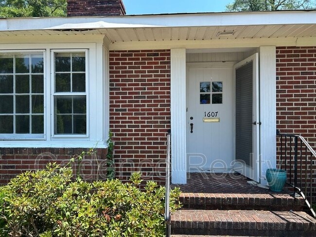 Building Photo - 1607 Azalea Dr