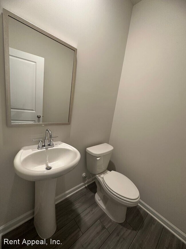 Building Photo - 3 br, 2.5 bath House - 270 Timberland Avenue