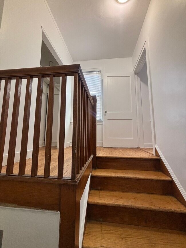 Building Photo - 8826 S Exchange Ave