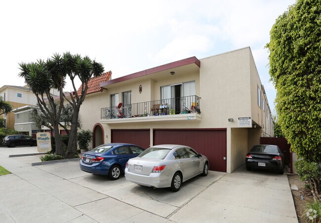 Building Photo - McLaughlin Apartments
