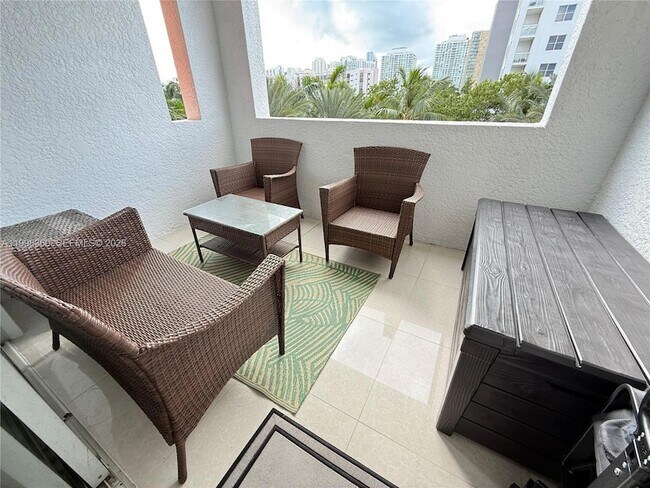 Building Photo - 17100 N Bay Rd