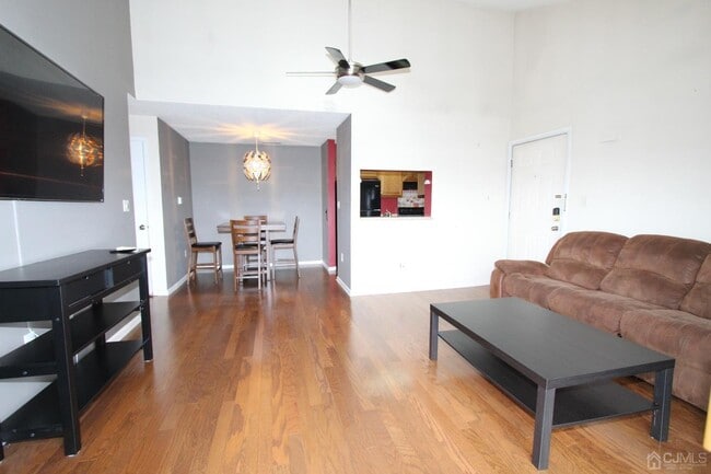 Building Photo - 5015 Ravens Crest Dr