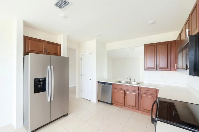 Building Photo - 211 NE 20th St