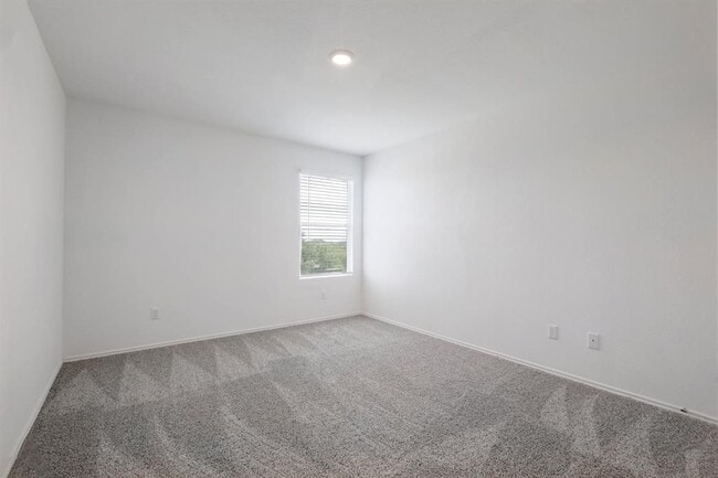 Building Photo - 323 Mineral Springs Dr