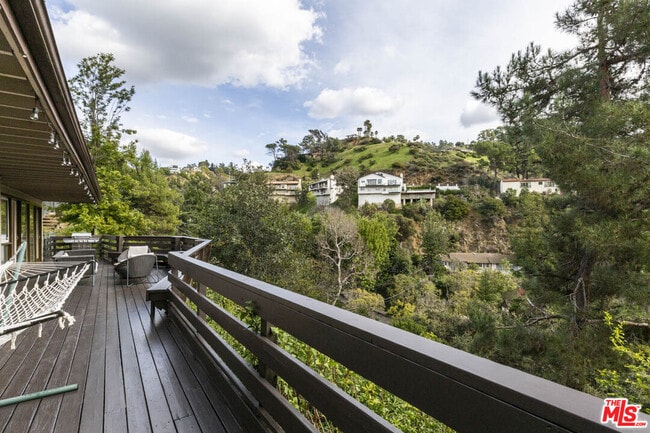 Building Photo - 2470 Zorada Dr