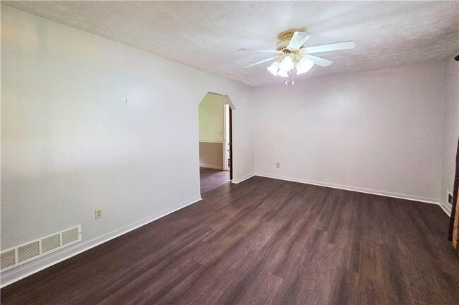 Building Photo - 3533 Charlotte Dr