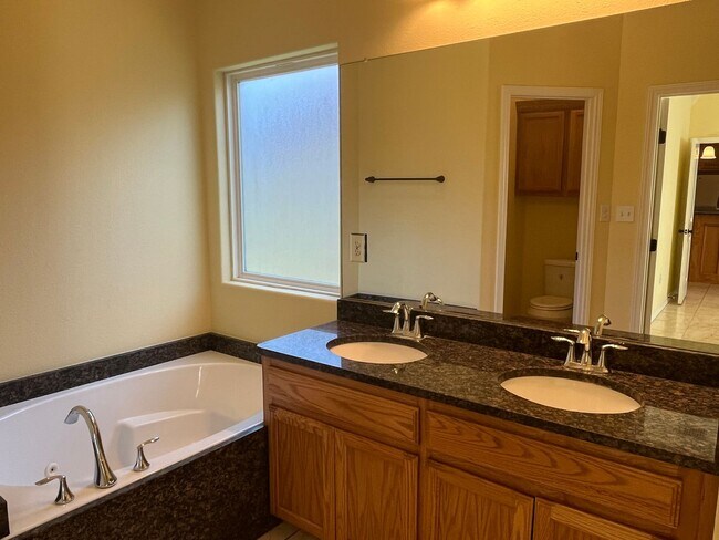 Building Photo - 2565 Sands Dr