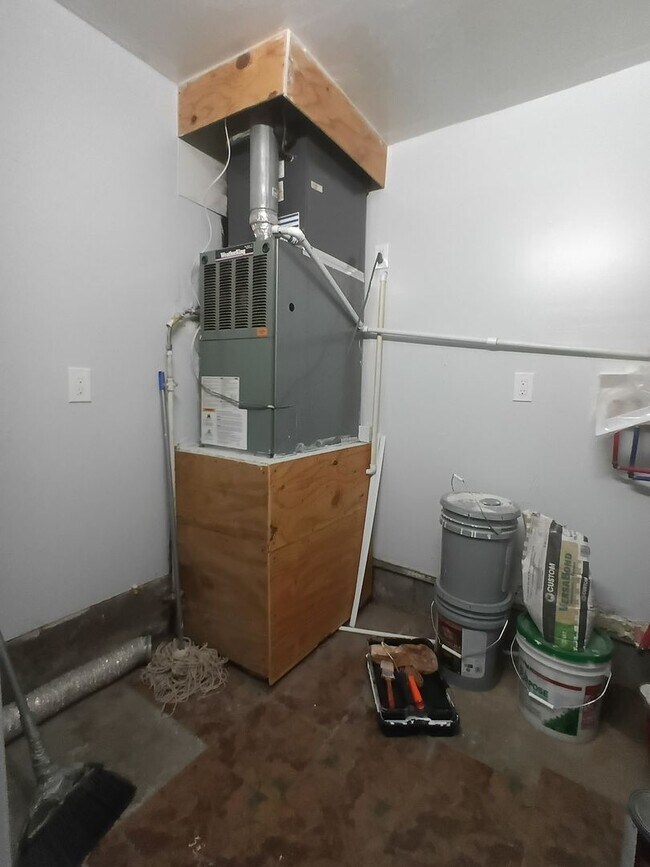 Building Photo - New Remodel- HOLIDAY SPECIAL- FIRST FULL M...