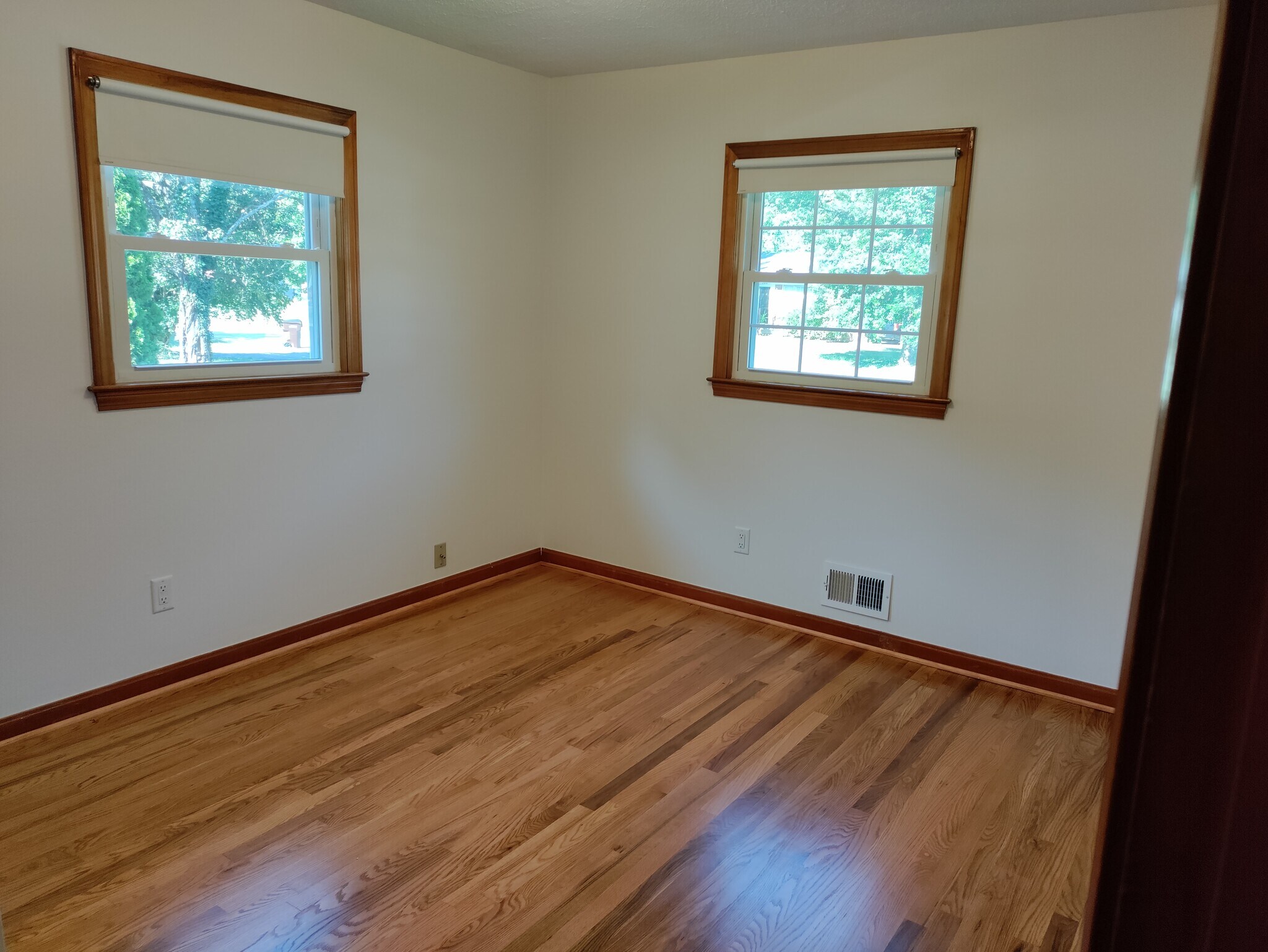 Building Photo - 7914 Greenway Dr