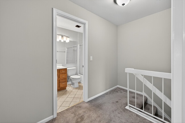 Building Photo - 212 Amherst Ct