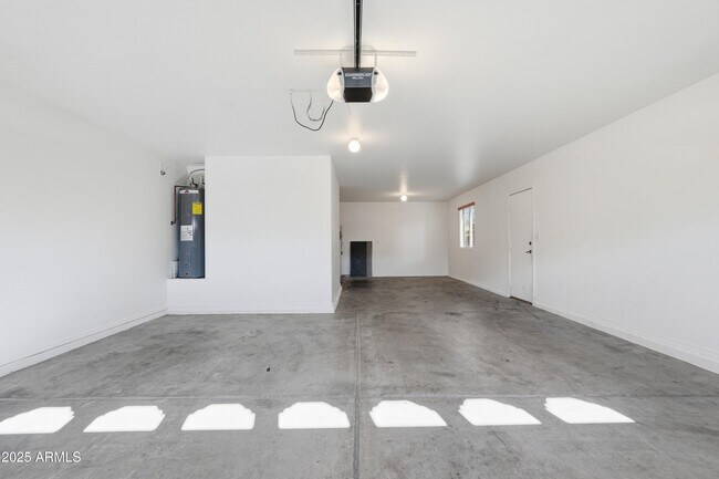 Building Photo - 3032 E Denim Trail