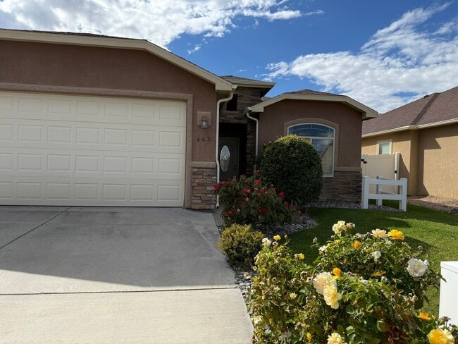 Building Photo - Beautiful 4 bedroom, 2 bath, 3 car garage ...