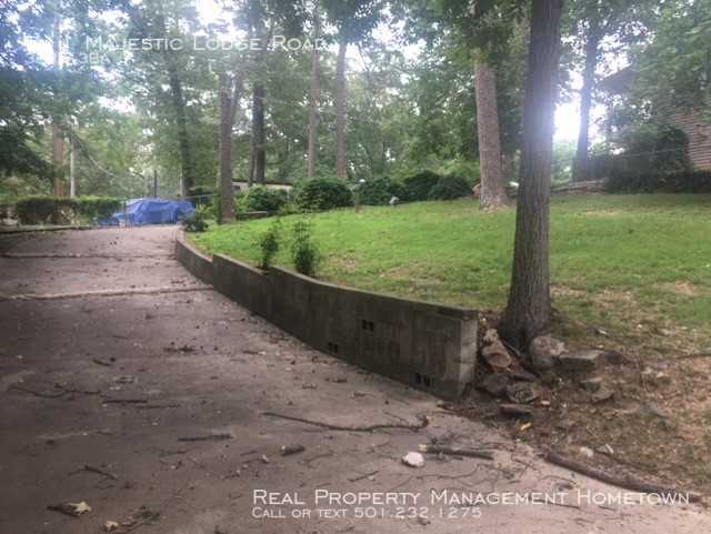 Building Photo - LAKE HOUSE WITH CHARACTER AND CHARM