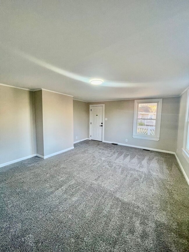 Building Photo - Welcome to this charming 3-bedroom, 1-bathroom home located in the desirable Fort Mill, SC.