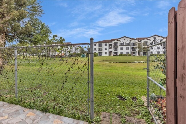 Building Photo - 9193 Fontainebleau Blvd