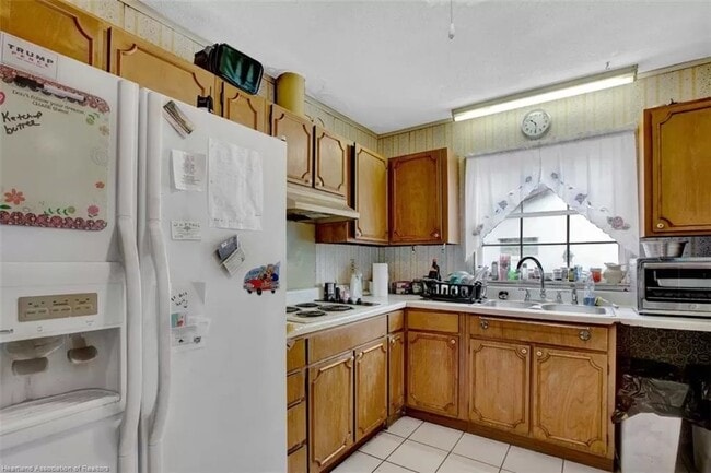 Kitchen - 1606 Churchill St