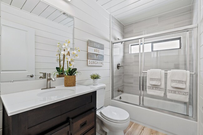 Building Photo - Beautiful Home | Completely Remodeled | Prime Location