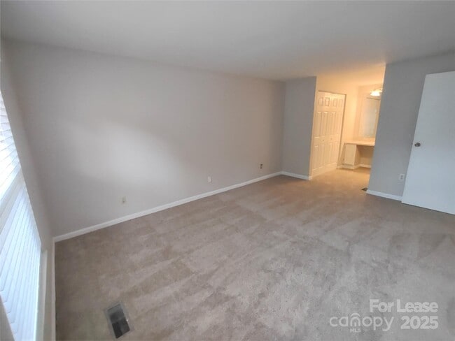 Building Photo - 11523 5 Cedars Rd