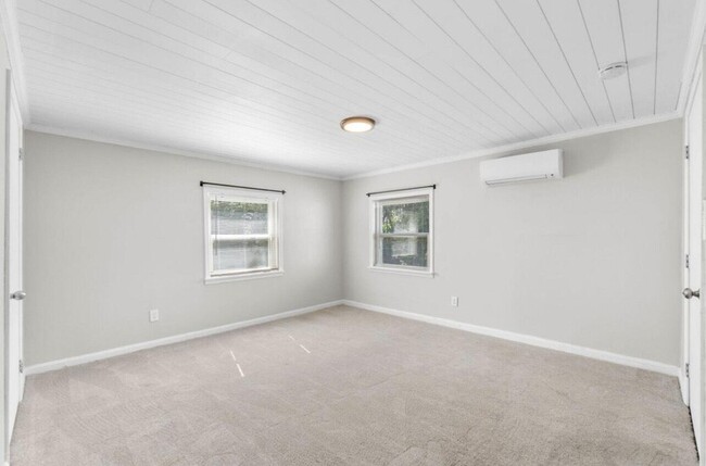 Building Photo - 9119 Amherst Dr