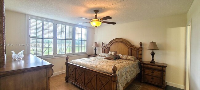 Building Photo - 3300 W Rolling Hills Cir