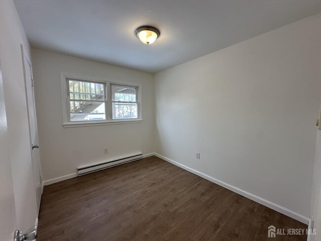 Building Photo - 67 Maple Ave