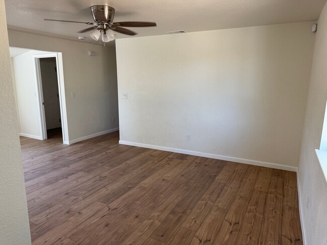 Building Photo - NOW AVAILABLE!!  2 Bedroom; 2 Bath Newly R...