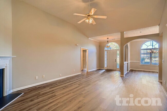 Building Photo - 1751 Stillbrook Way NE