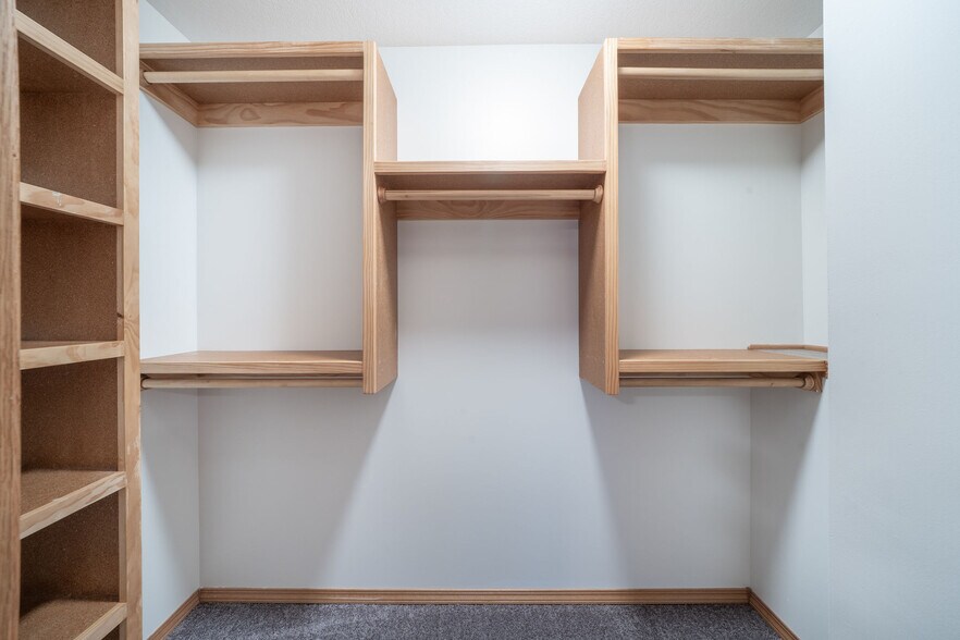 Building Photo - 1339 S Summit Rd