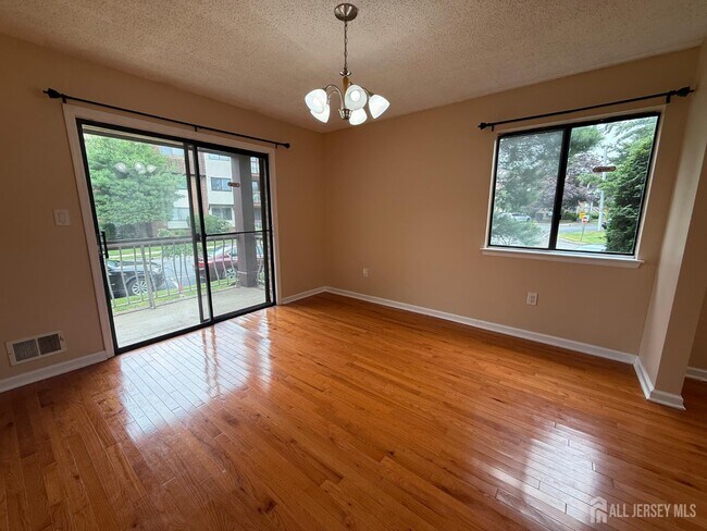Building Photo - 1302 Edison Glen Terrace