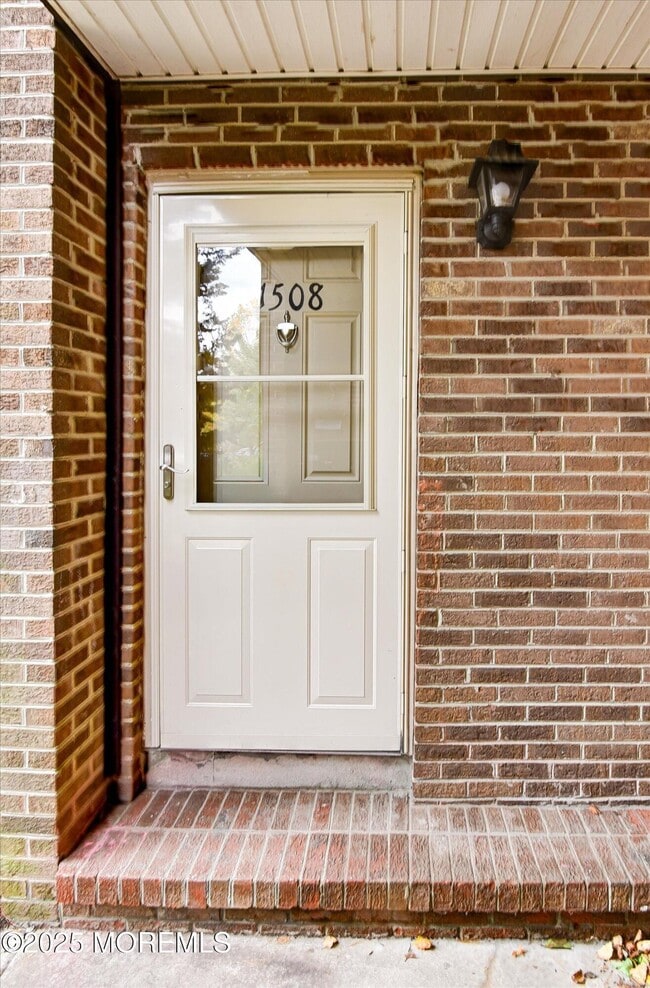 Building Photo - 1508 Wellington Pl