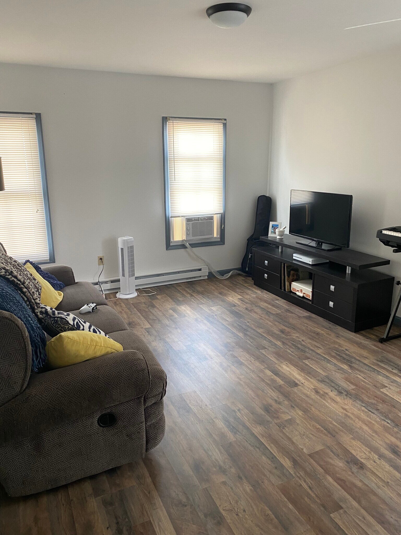 Building Photo - 162-201 E Front St