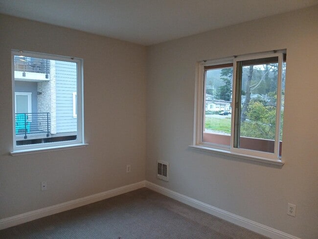 Building Photo - 99 Ave Portola