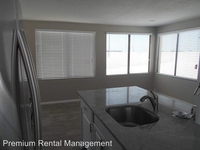 Building Photo - 311 S Grandview Ave