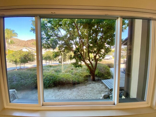 Building Photo - Gorgeous 3 bed 3 bath home in Thousand Oaks - First Time Rental!