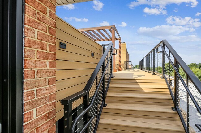 Building Photo - Spacious 1br/1bth Condo minutes from Downtown Silver Spring!