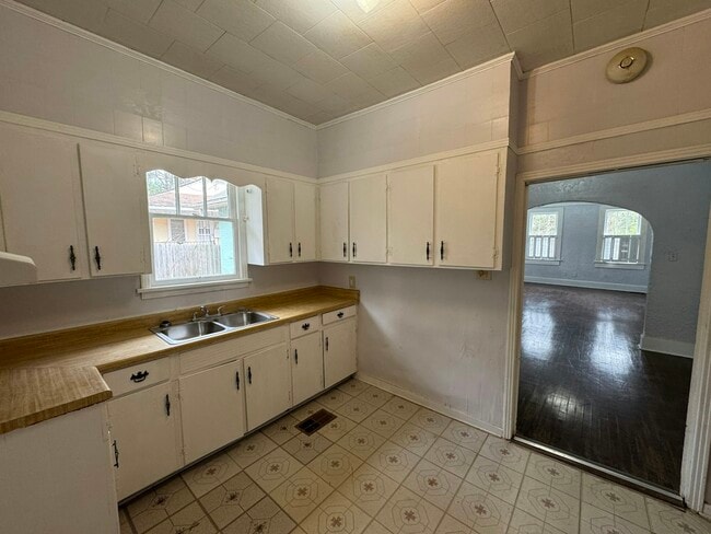 Building Photo - 435 Alta Woods Blvd