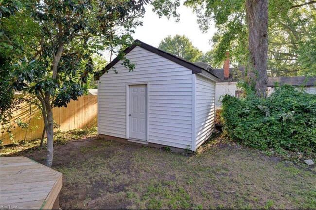 Building Photo - 40 Manteo Ave