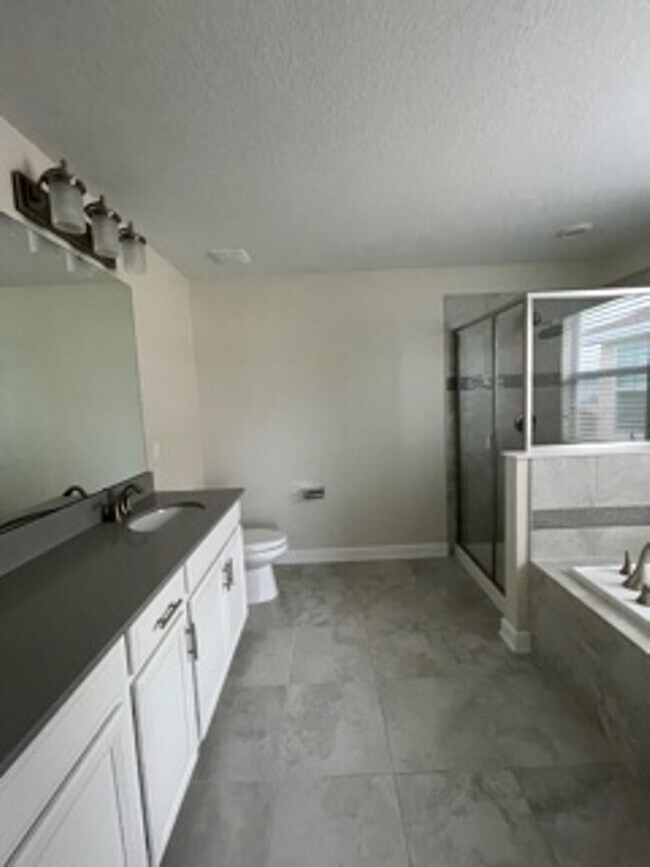 Building Photo - STOREY PARK - 3BR/2.5BA TWO STORY HOME