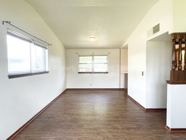 Building Photo - 4841 Newport Dr