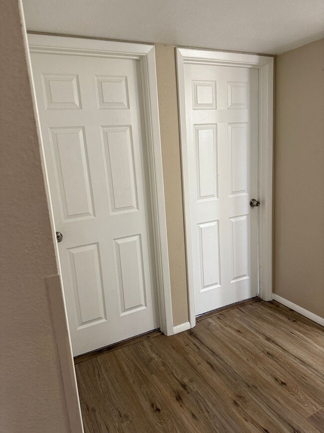 Building Photo - Centrally located home