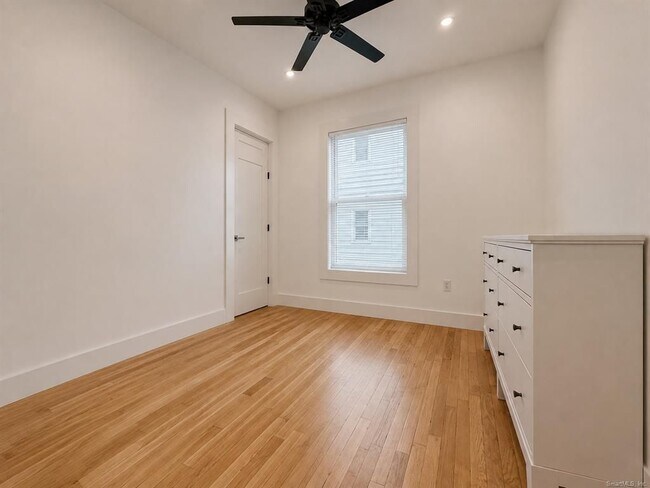 Building Photo - 492 Lombard St