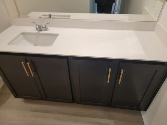 Building Photo - AVAILABLE MAY 15TH