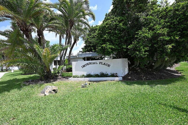 Building Photo - 1808 Village Ct