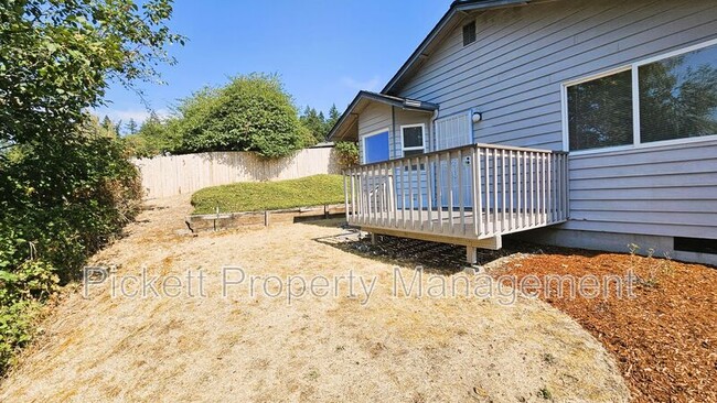 Building Photo - 2641 Stephenson Ave