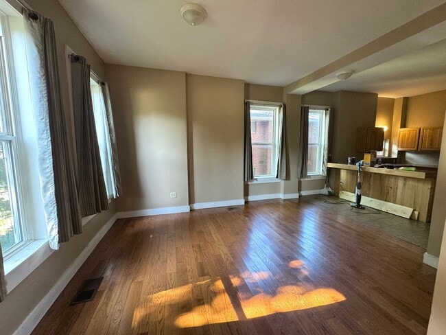 Building Photo - 6 Bedroom / 2 Bathroom House - NEXT TO SEMO's CAMPUS, LARGE YARD, INTERNET INCLUDED